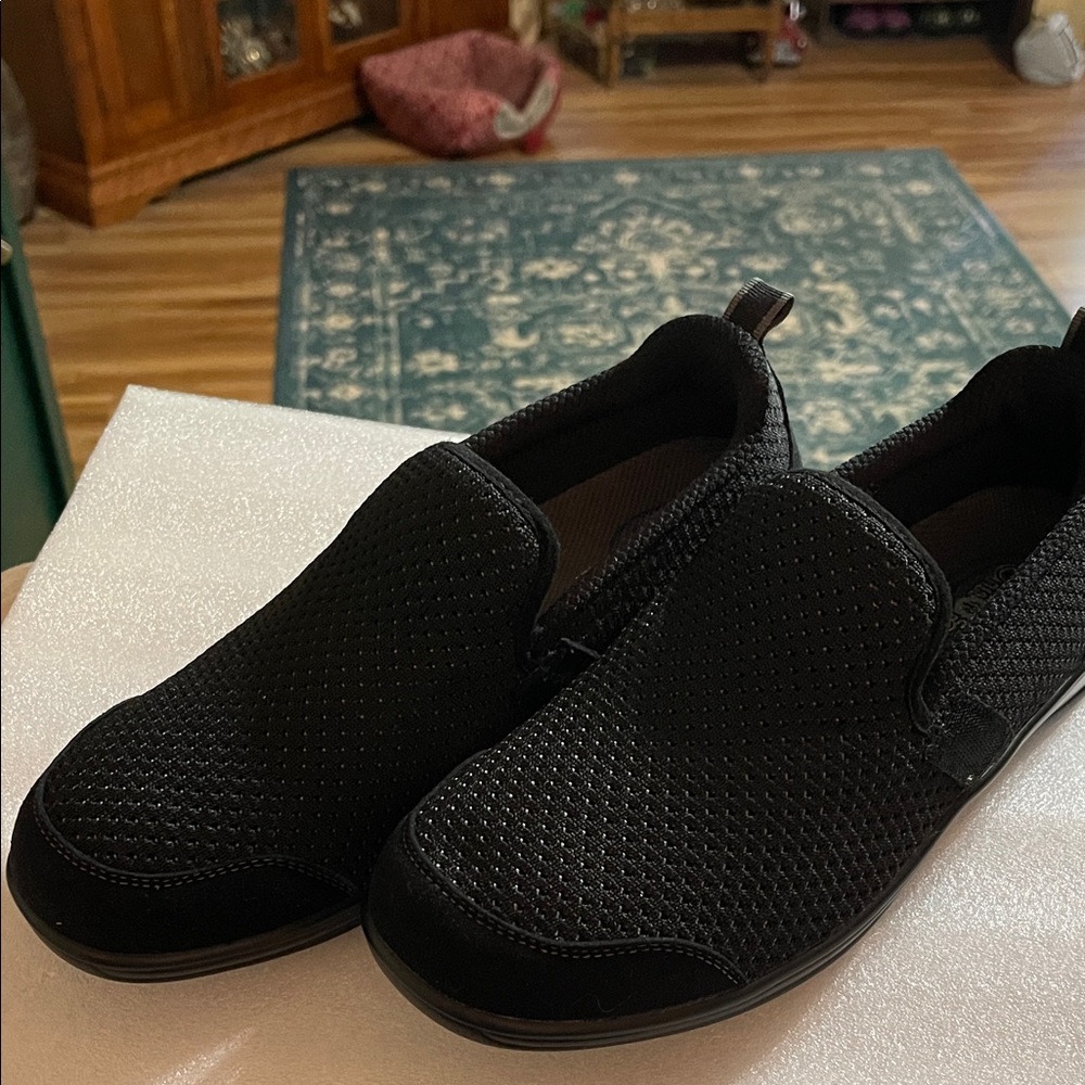 Orthofeet size 10w Women’s Black Slip-On Tennis Shoes